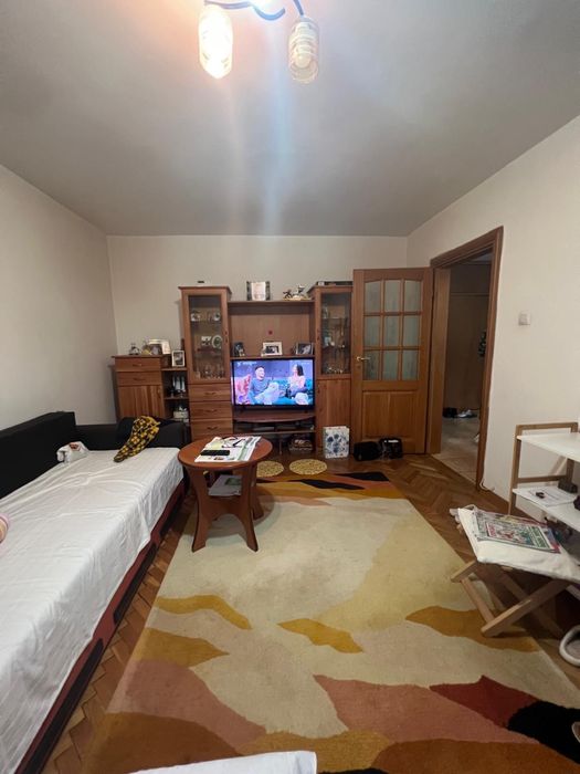 Vand Apartament 4 camere  spațios -Zona Finanțe,etaj 1/3