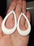 Сергьги крупные пластмк белый
