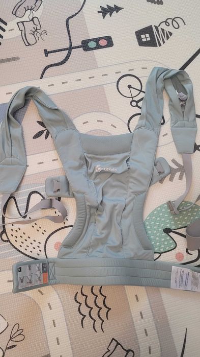 Marsupiul pentru bebelusi Ergobaby Embrace