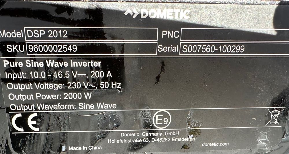 Инвертор 12/220v 2000W употребяван