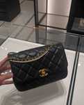 Новая сумочка Chanel - из лондонского бутика!
