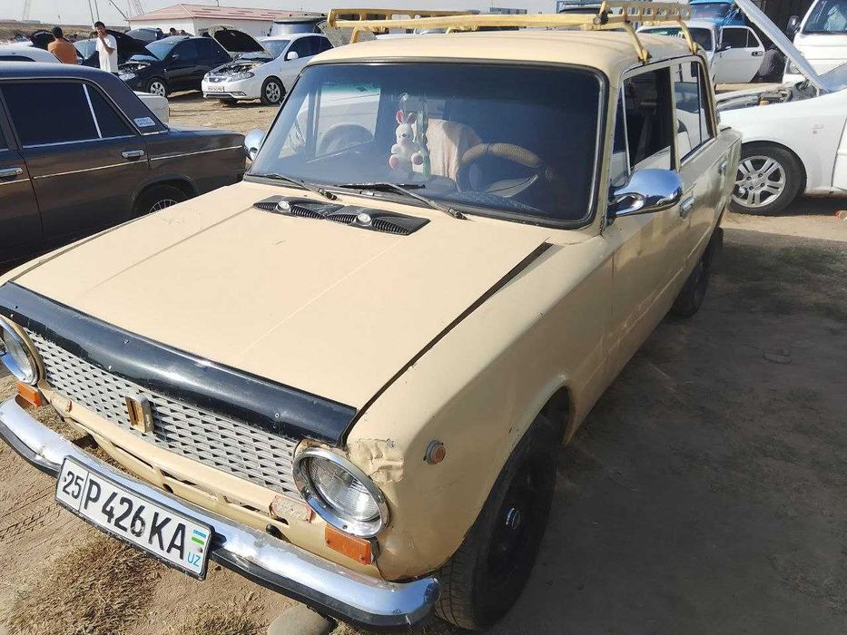 Vaz 2101 sotiladi 1978 yil gazda dakimentga ruhsati bor gaz srogi 2032