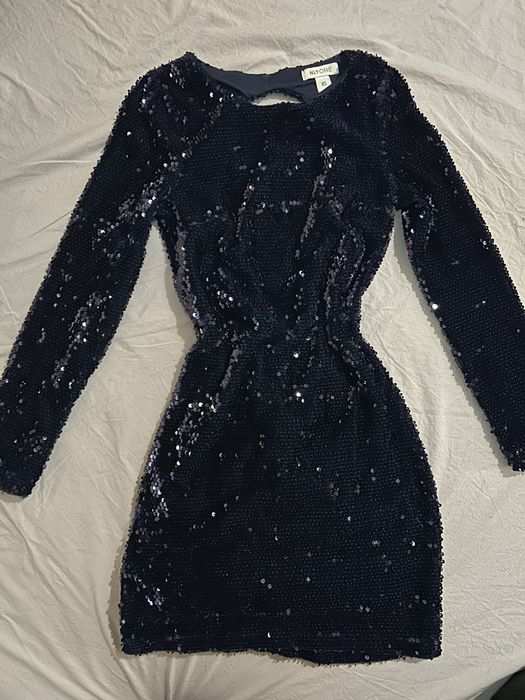 Рокля с пайети XS