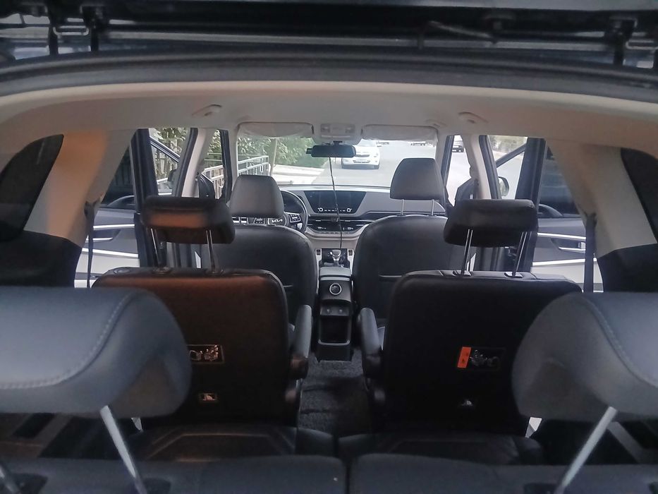 Продам машину Kia Carens
