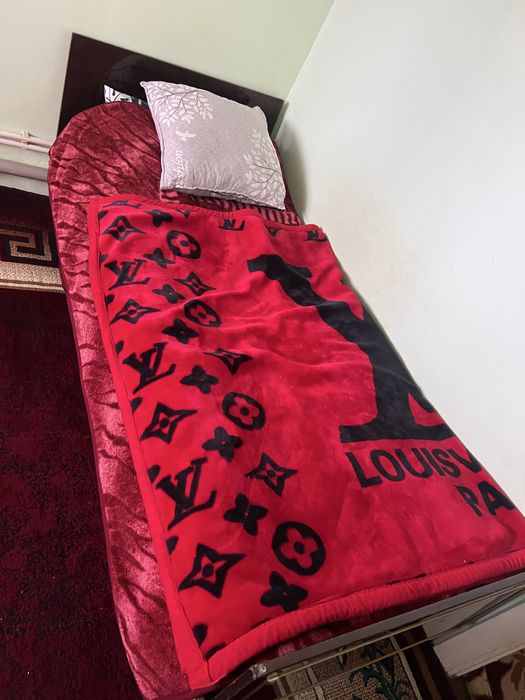 Кровать сотилади 1 кишилик