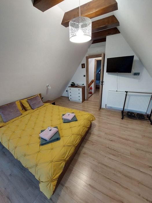 Închiriaz integral Cabană tip-A frame ciubăr/jacuzzi