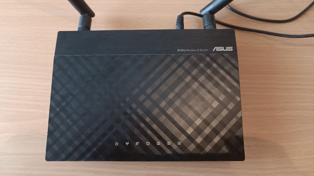 Router wireless Asus RT-N12E 100 mbps