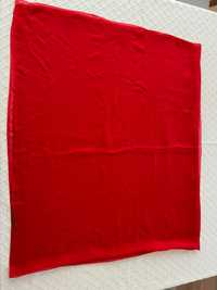 Червен копринен шал