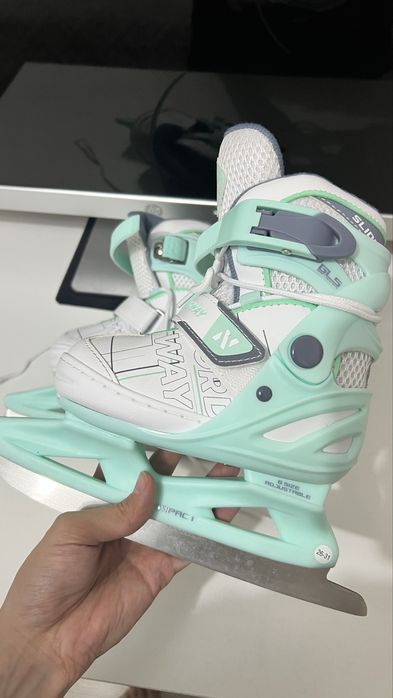 Детские коньки почти новые