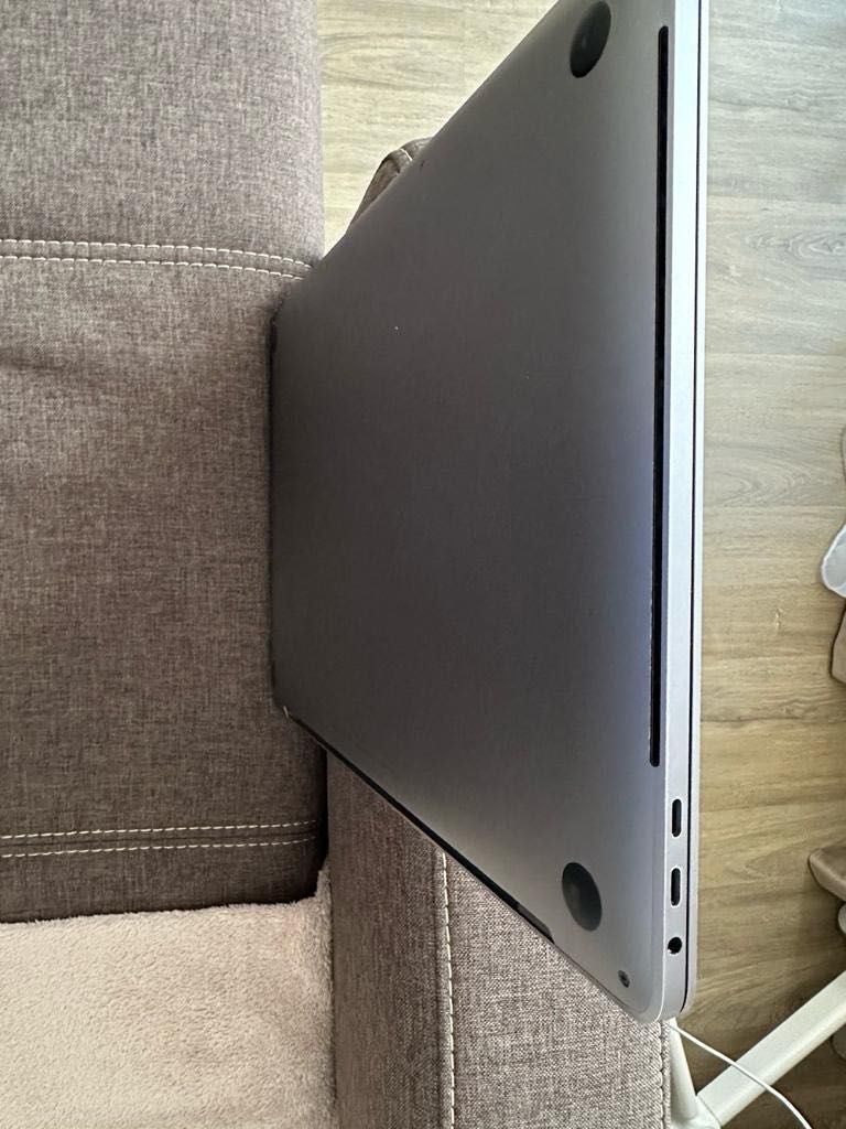 Vand ultimul Macbook Pro cu INTEL (display 16", i9, 1TB SSD)