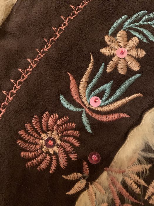 Cojoce/bundita cu broderie si paiete