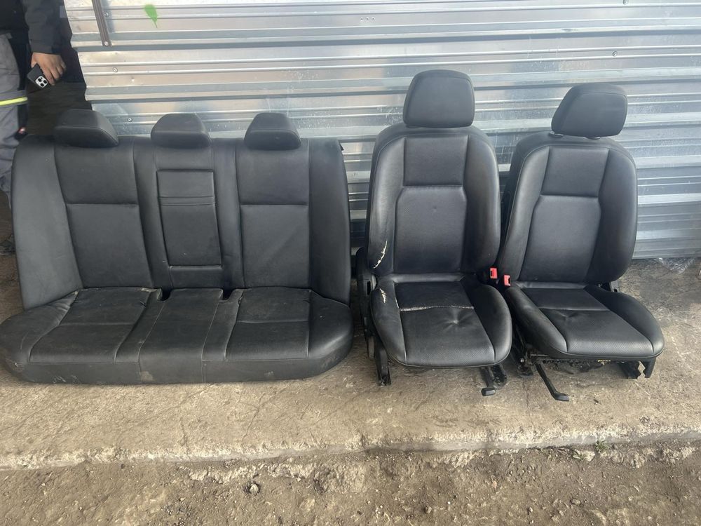 Кожен салон перфо кожа Mercedes W204 комби Н169 с дефект дясна седалка