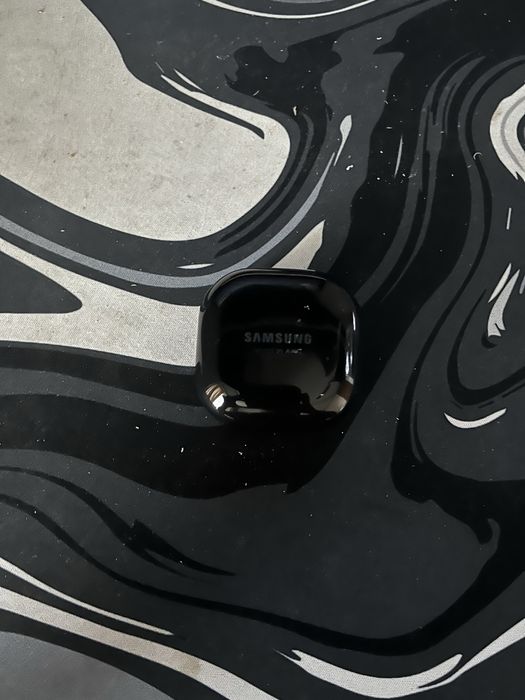 Продаю  кейс от наушников galaxy buds live черные