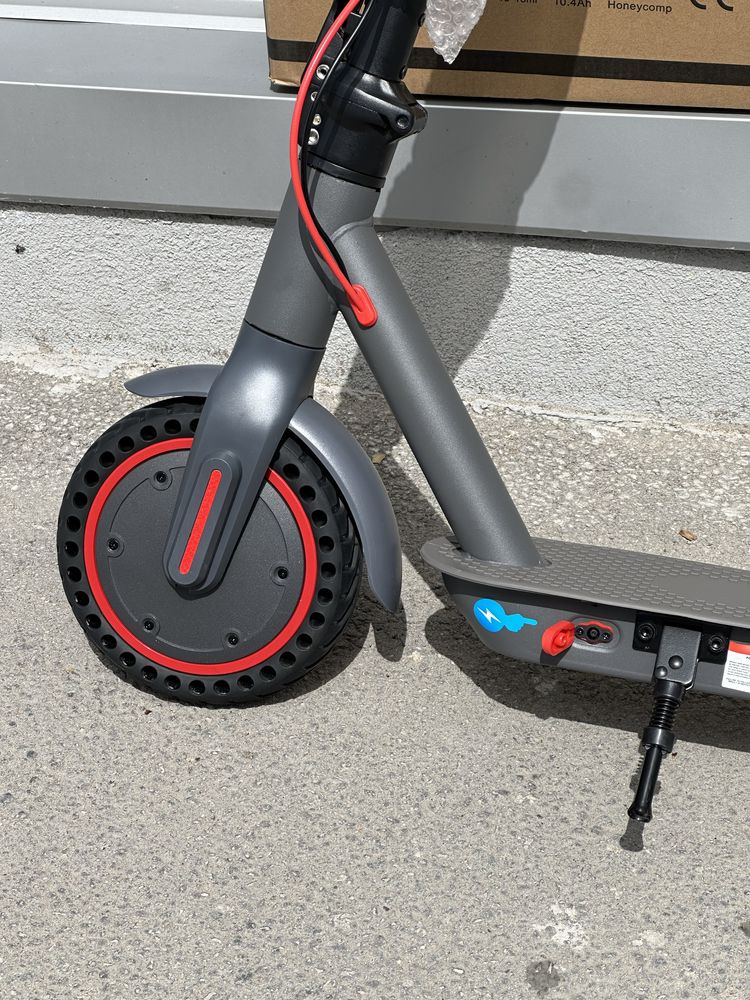 Продавам чисто нова електрическа тротинетка  T1 electric scooter