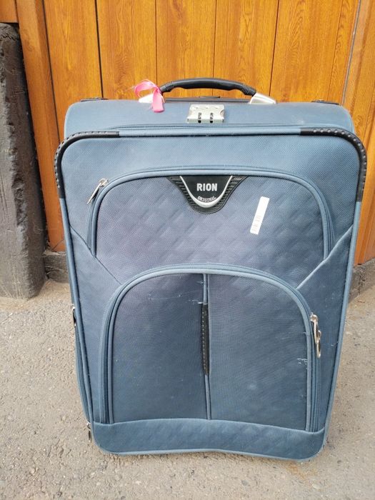 Продам чемодан.                                                      .