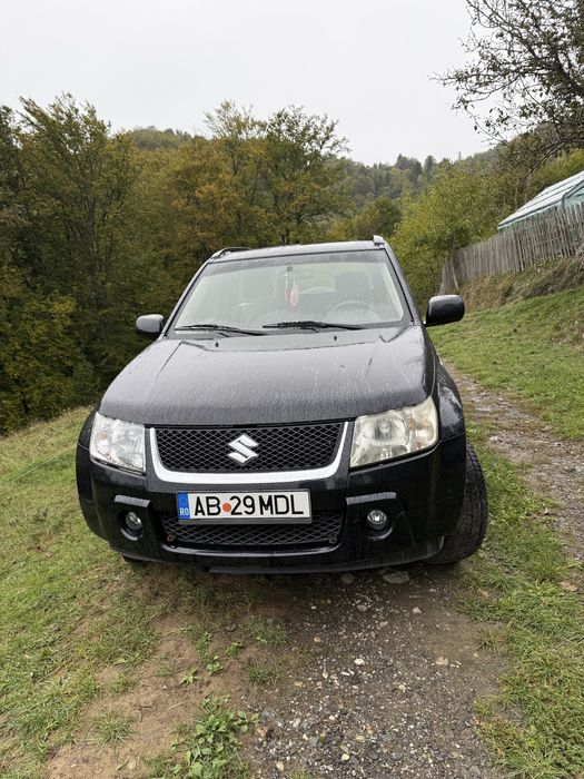 Vând Suzuki Grand Vitara 4x4 din 2007 motor 1.9 diesel in doua usi