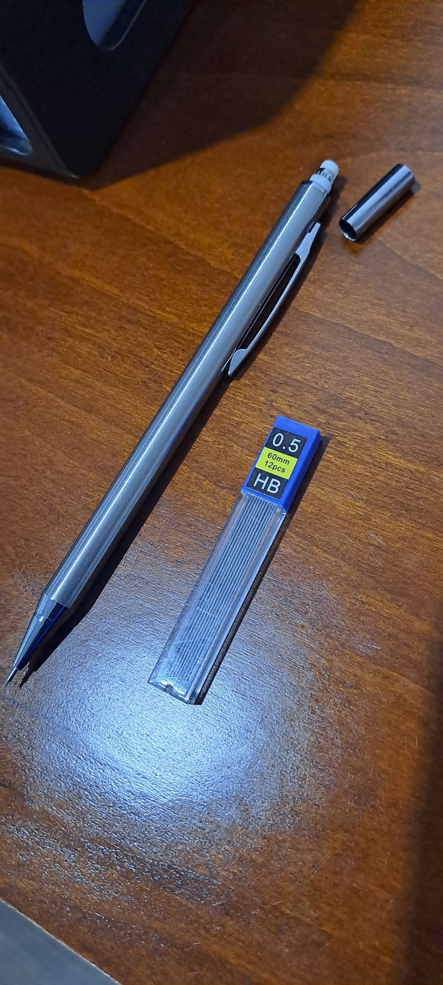 Creion metalic cu mină de 0,5 mm