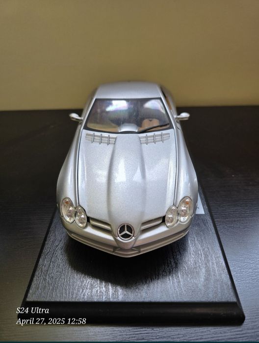 Vând macheta 1/18 Mercedes Vision SLR