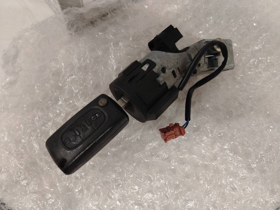 Контактен ключ за пежо 407
