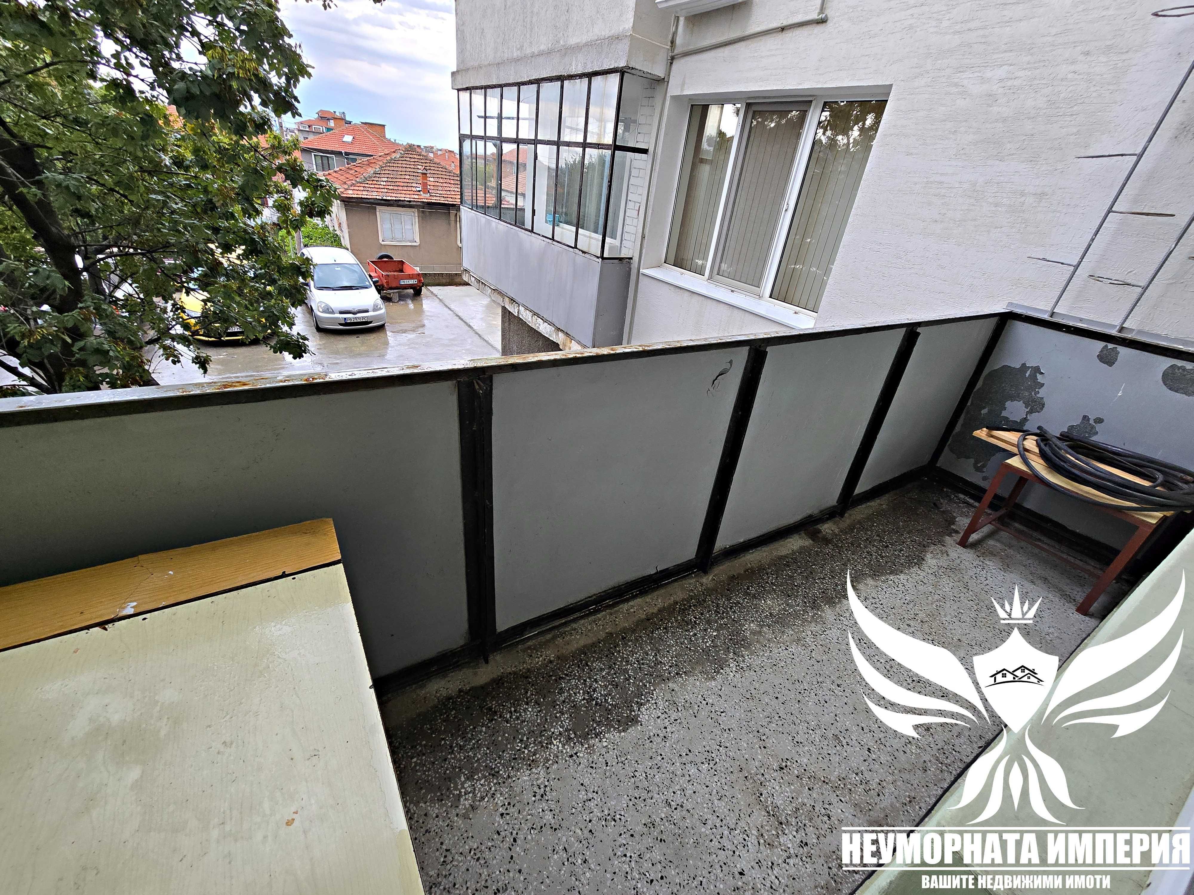 Продавам четиристаен апартамент 94кв. 1ет. гр.Асеновград, кв.Изток