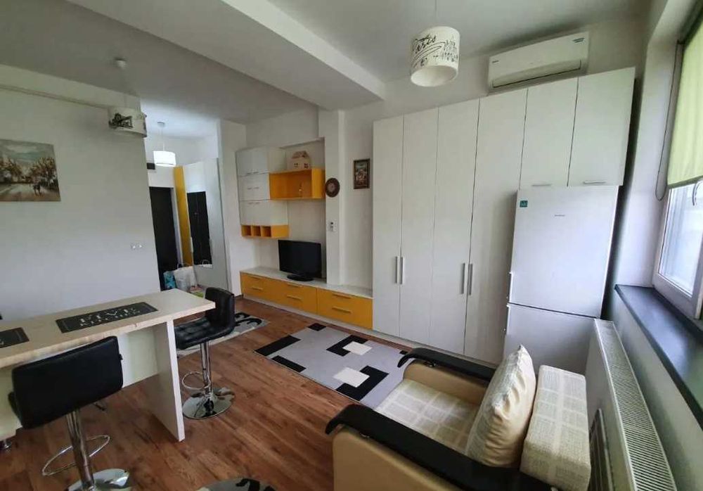 Дава се под наем Едностаен апартамент в Пловдив, Гагарин - 48 кв.м за 153 € - Снимка #1