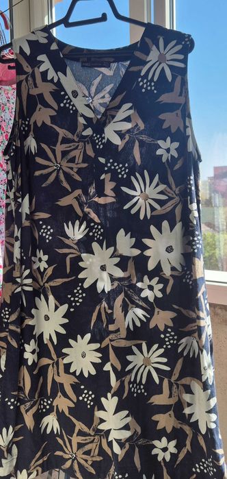 Vand rochie dama, in - vascoza, Marks&Spencer, 44, cu flori albe
