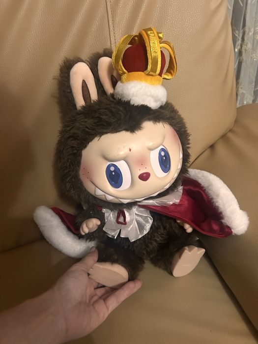 Labubu rege original Pop Mart