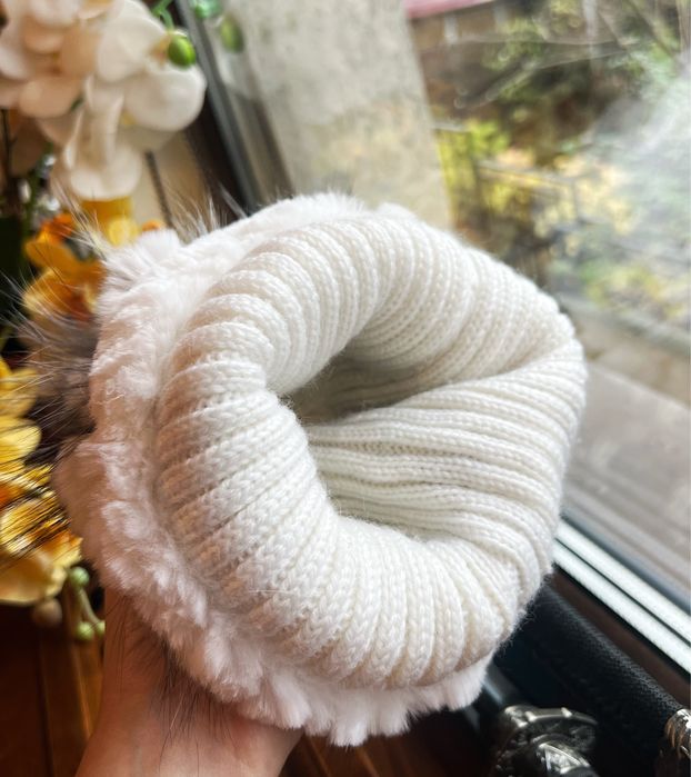 Caciula blana (tip fes)