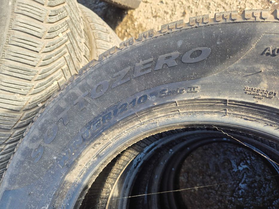 4 Anvelope de IARNA - 215/65/16 - PIRELLI Stare buna DOT Vechi