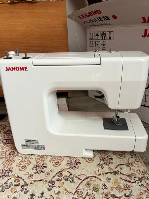 Швейная машина Janome