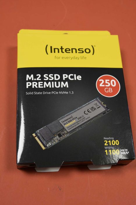 SSD памет Intenso Premium, 250 GB, M.2 NVMe 1.3, PCIe Gen3x4