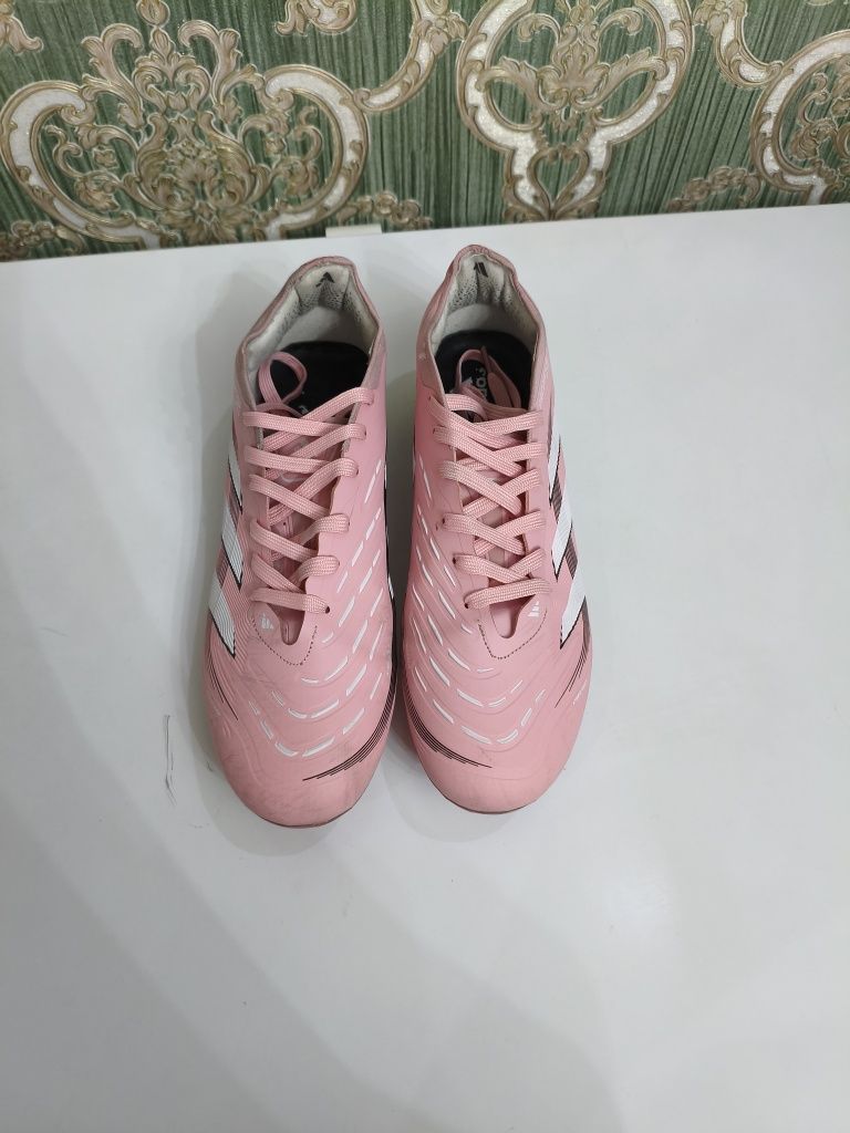 Футбольные бутсы, Adidas Predator