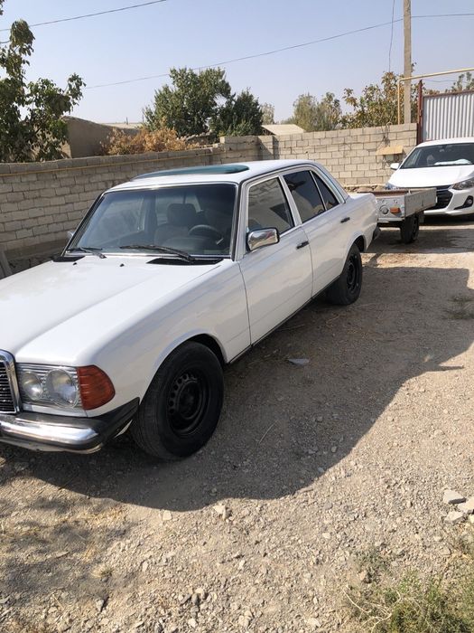 Легендарный мерседес с прицепом