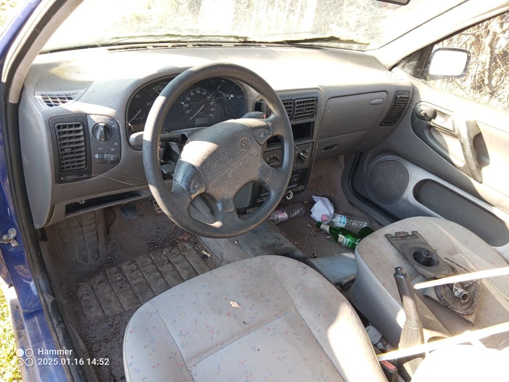 Продавам volkswagen polo 1.9 75 коня дизел на части