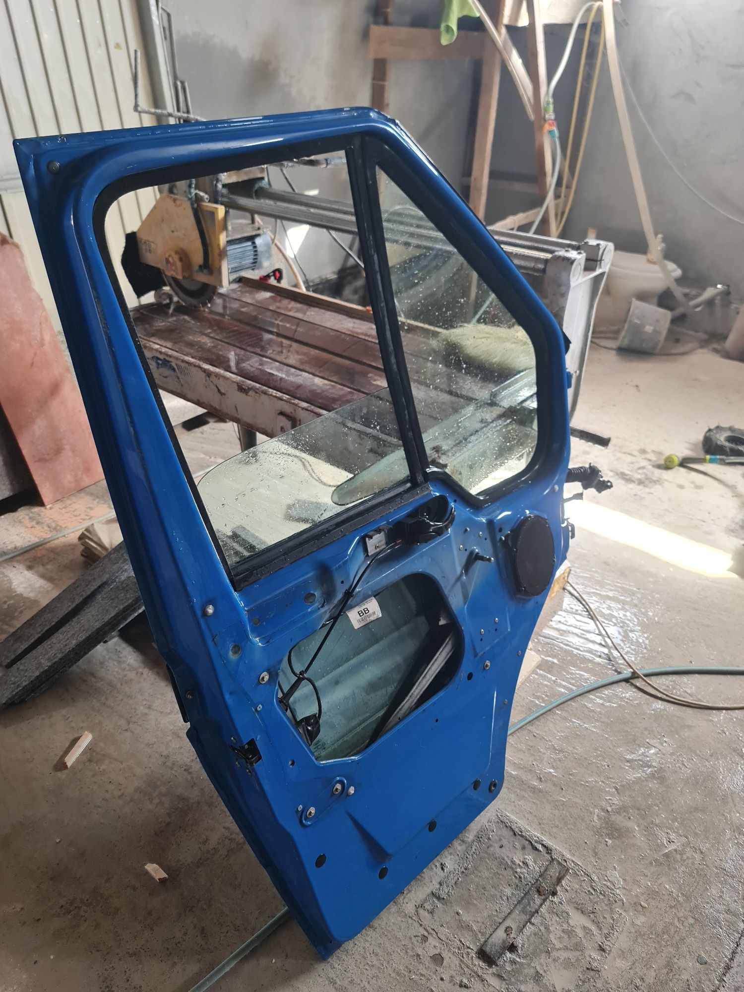 Vand Usa stanga (sofer) Ford Tranzit 2004