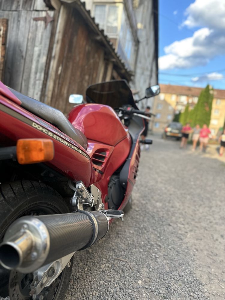 Motocicleta suzuki Rf 900f