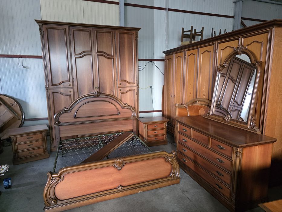 Dormitor complet din lemn k nou imp Italia Pat noptiere dulap