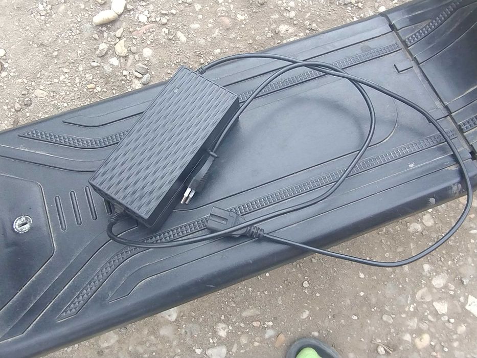 Vand mini scuter electric trotty cu încărcător