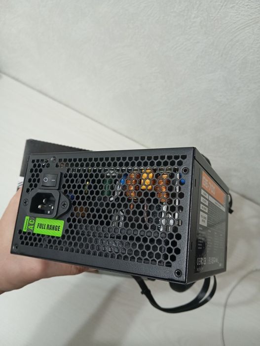 Gamemax 700w 80+ blok pitaniya