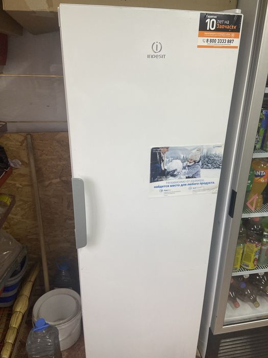 Холодильник INDEZIT