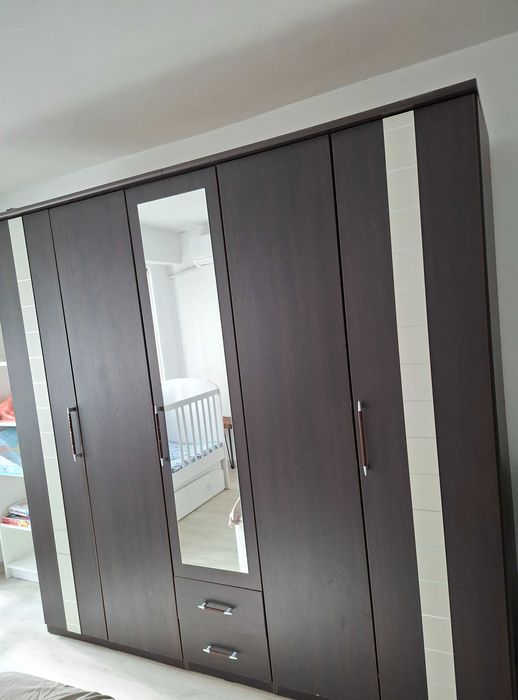 Голям четирикрилен гардероб