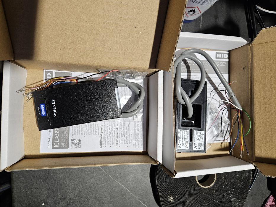 2 cititoare control acces HID