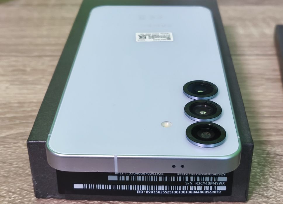 Samsung S25 256GB Icyblue Като нов/Бартер