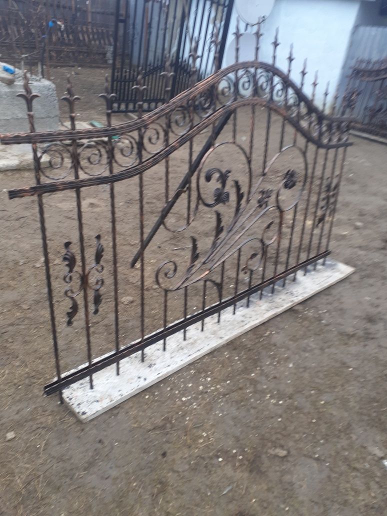 Porți și panouri gard din fier forjat și tablă decupată