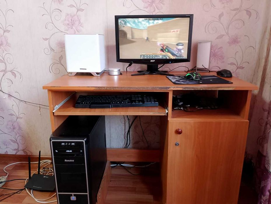 Настольный компьютер в хорошем состоянии