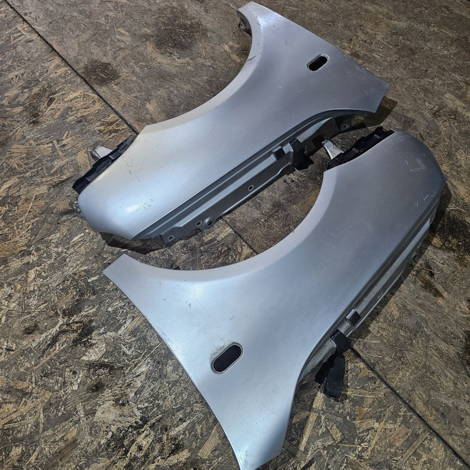 Aripa fata stanga / dreapta originala Volkswagen Lupo 3L (aluminiu)