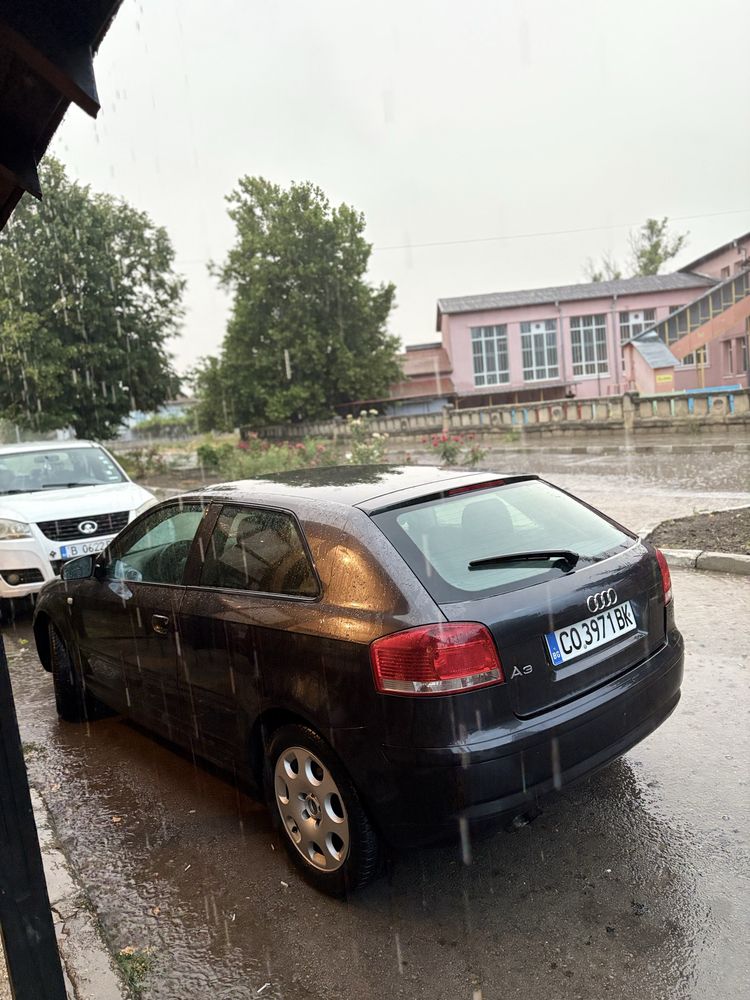 Продавам дадения автомобил audi A3 1.9tdi може лек коментар на цената