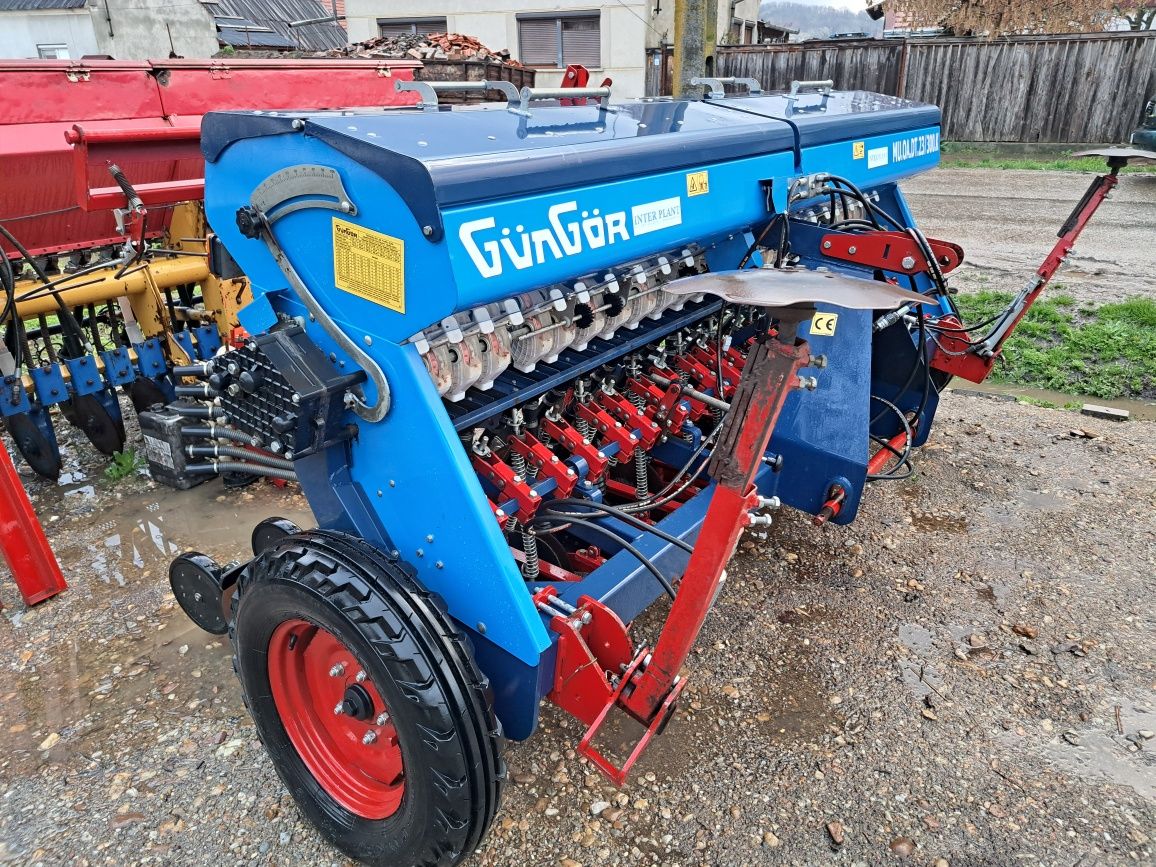 Semanatoare paioase sup 21 , 2,5 , 3 si 4 m pe discuri, grau,lucerna ,