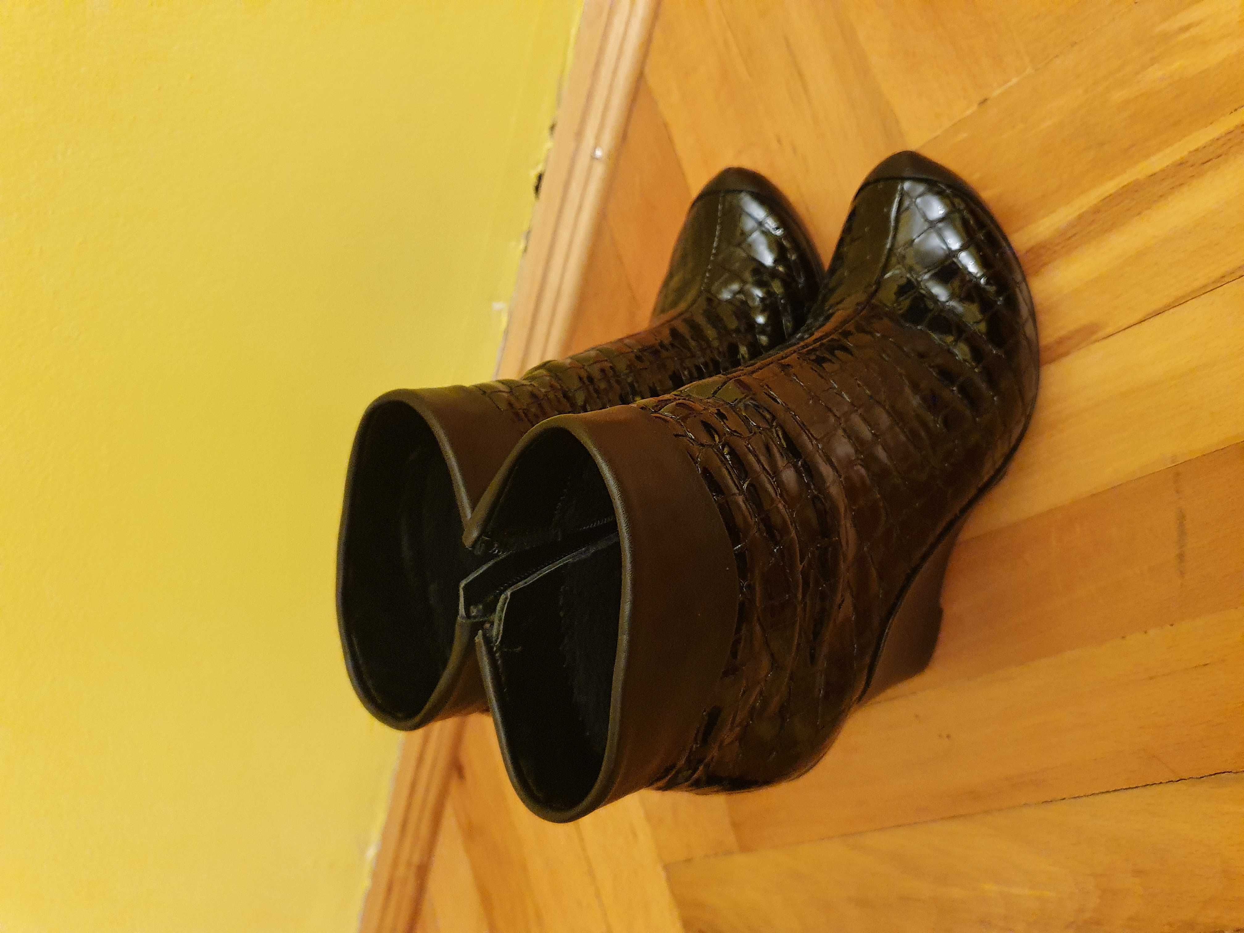 Botine (pantofi) de piele pentru dame