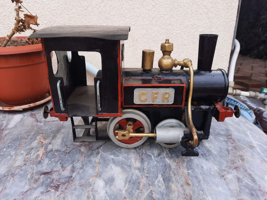 Macheta locomotiva artizanala din fier